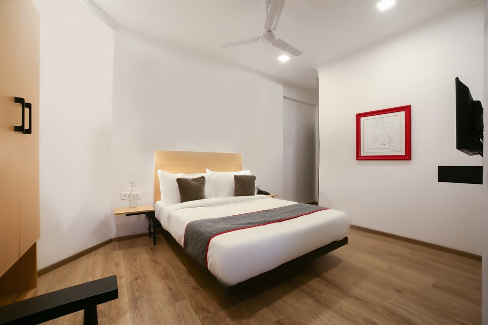 OYO Townhouse 876 Highway Inn Near Chhatrapati Shivaji International Airport, Mumbai International Airport, Mumbai