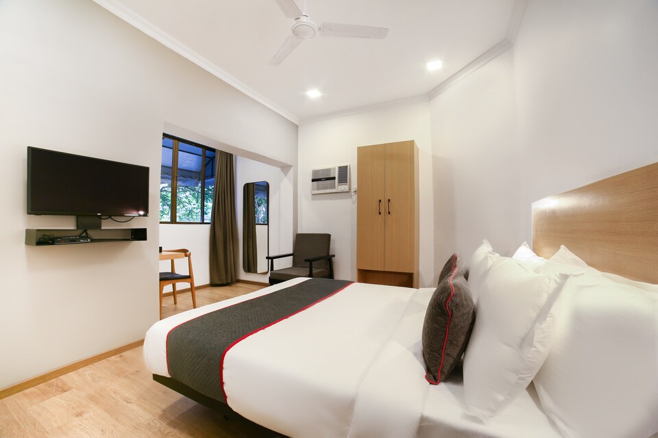OYO Townhouse 876 Highway Inn Near Chhatrapati Shivaji International Airport, Mumbai International Airport, Mumbai
