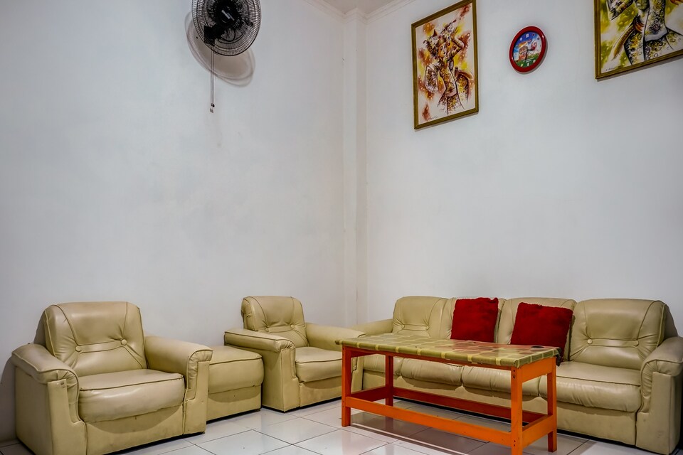 OYO 90939 Guesthouse Yansen Residence, Karawang, Karawang
