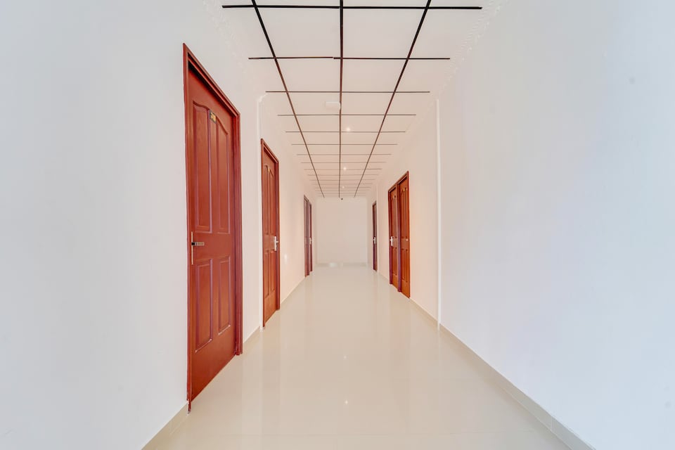 Hotel O Vazhakkala, Kakkanad Kochi, Kochi