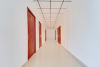 Super Hotel O Vazhakkala