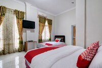 OYO 90942 Kost Syari'ah Panam