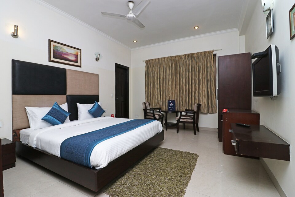 
OYO 10171 होटल कम्फर्ट स्टे, Golf Course Road, गुड़गांव