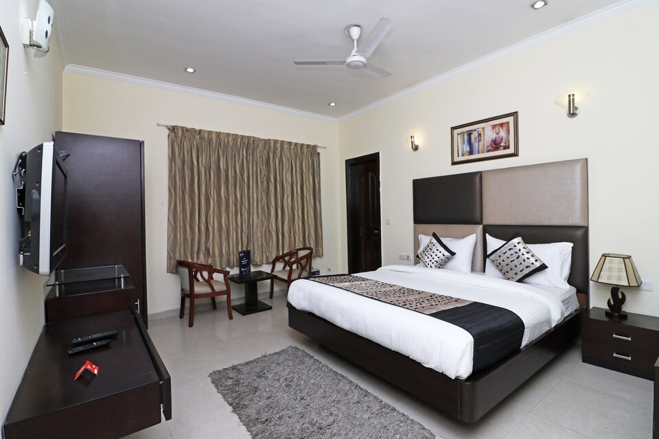 
OYO 10171 होटल कम्फर्ट स्टे, Golf Course Road, गुड़गांव