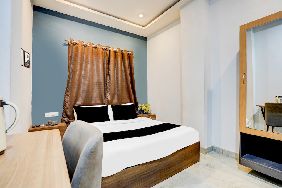 Collection O Iskcon Prayagraj Formerly Usha Continental, Chowk Allahabad, Prayagraj