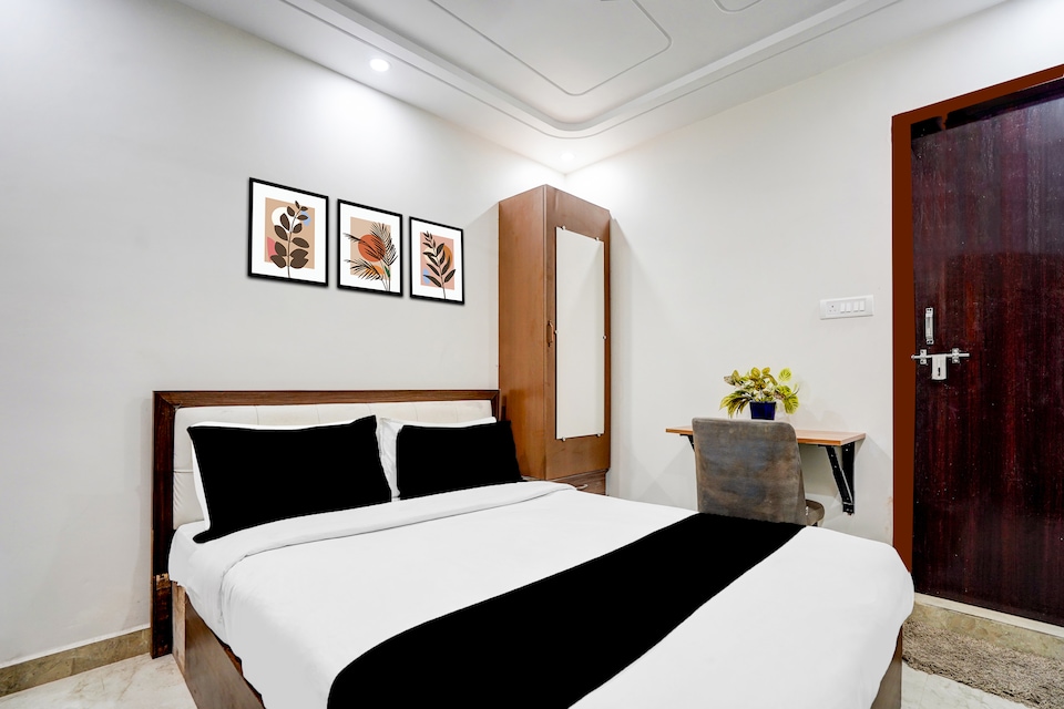 Collection O Iskcon Prayagraj Formerly Usha Continental, Chowk Allahabad, Prayagraj