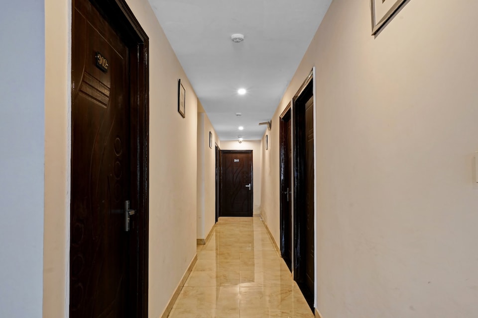 Collection O Iskcon Prayagraj Formerly Usha Continental, Chowk Allahabad, Prayagraj