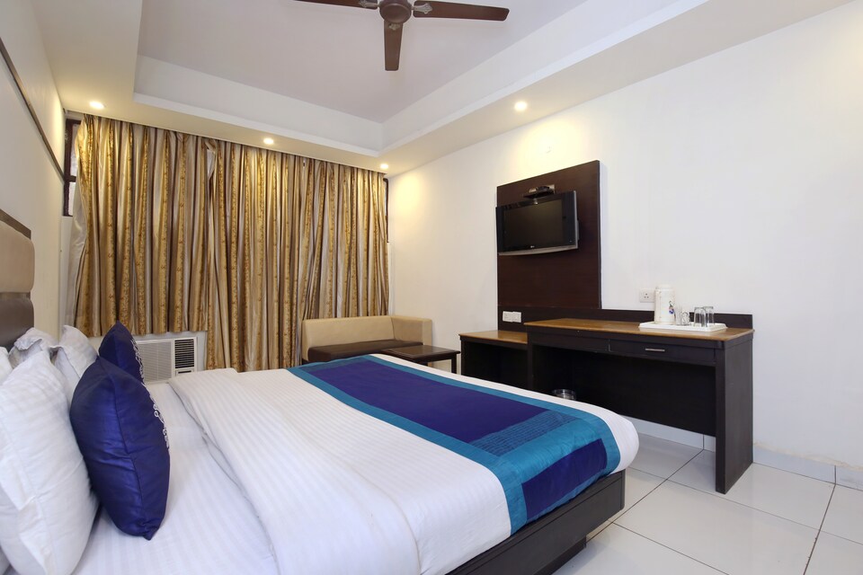 OYO 10144 Hotel Southend, Hotel Market Chandigarh, Chandigarh