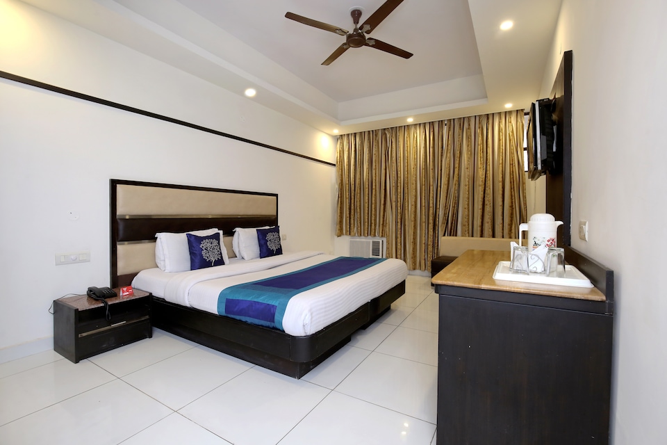 OYO 10144 Hotel Southend, Hotel Market Chandigarh, Chandigarh