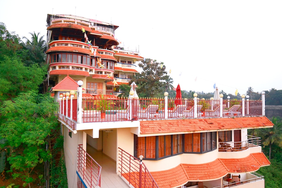 OYO 10702 Hill & Sea View Ayurvedic Beach Resort, Kovalam Kerala, Kovalam
