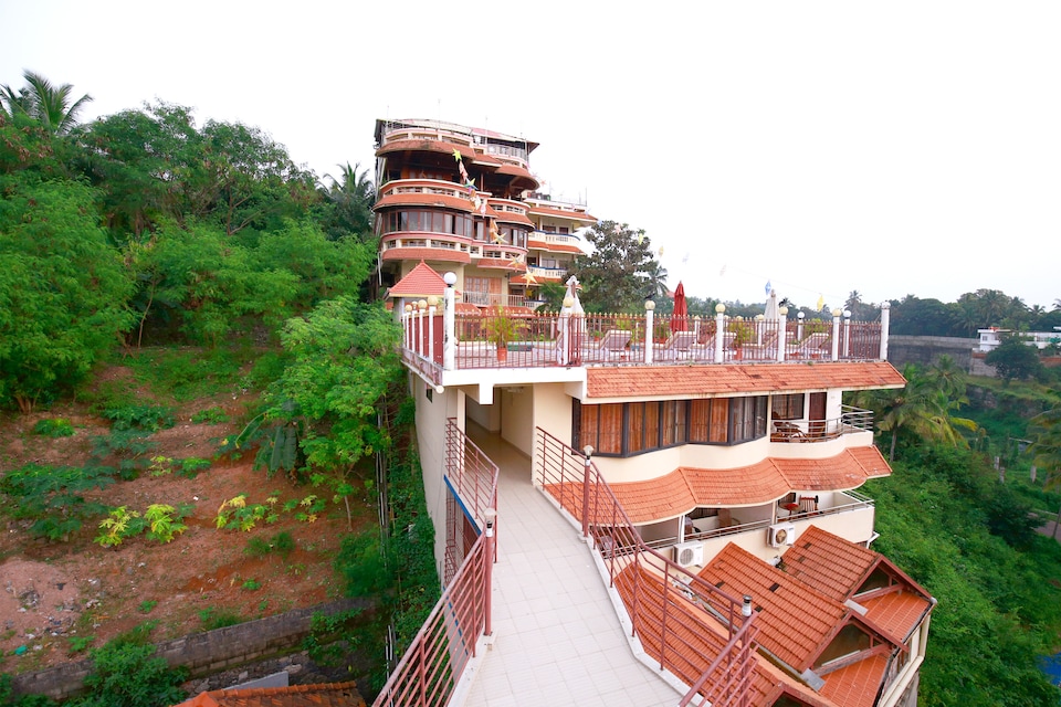 OYO 10702 Hill & Sea View Ayurvedic Beach Resort, Kovalam Kerala, Kovalam