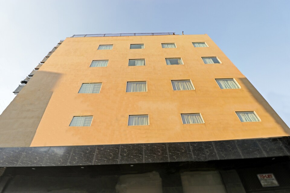 OYO Townhouse 881 Hotel Bollywood Paradise Near Delhi Airport, Airport Delhi, Delhi Transit