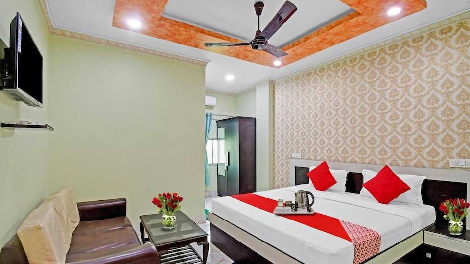 Collection O Pink House, VIP Road Kolkata, Kolkata