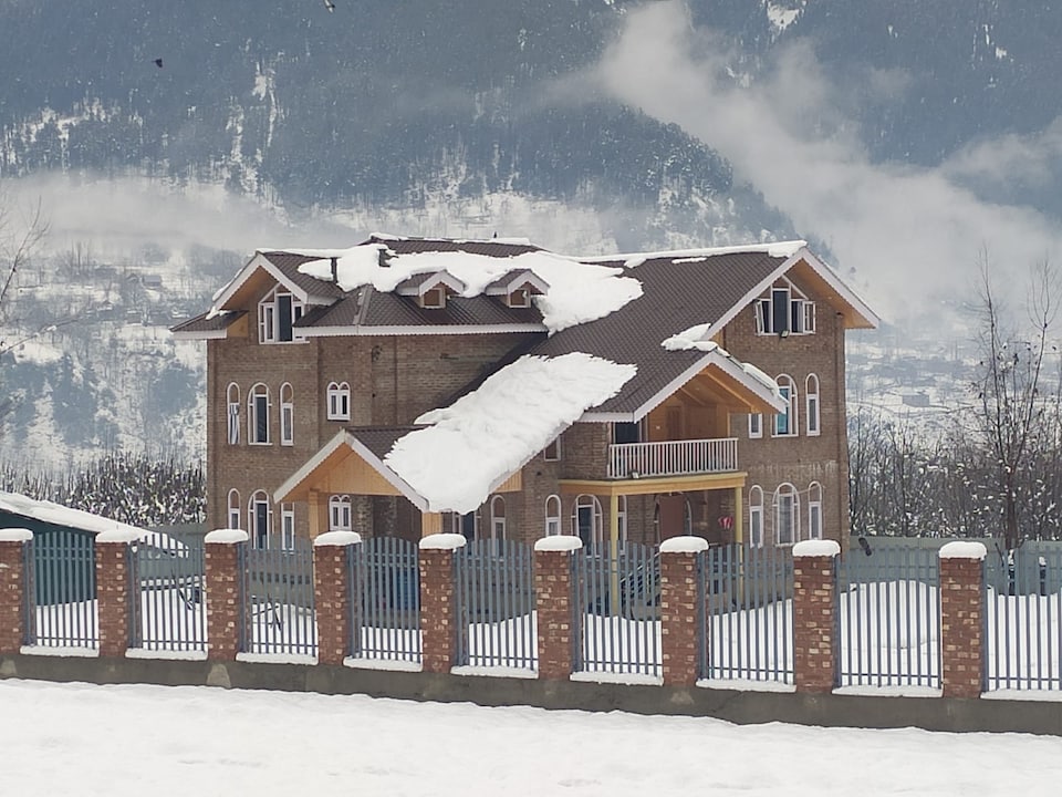 OYO Royal Saffi Homestay, Pahalgam Homes, Pahalgam
