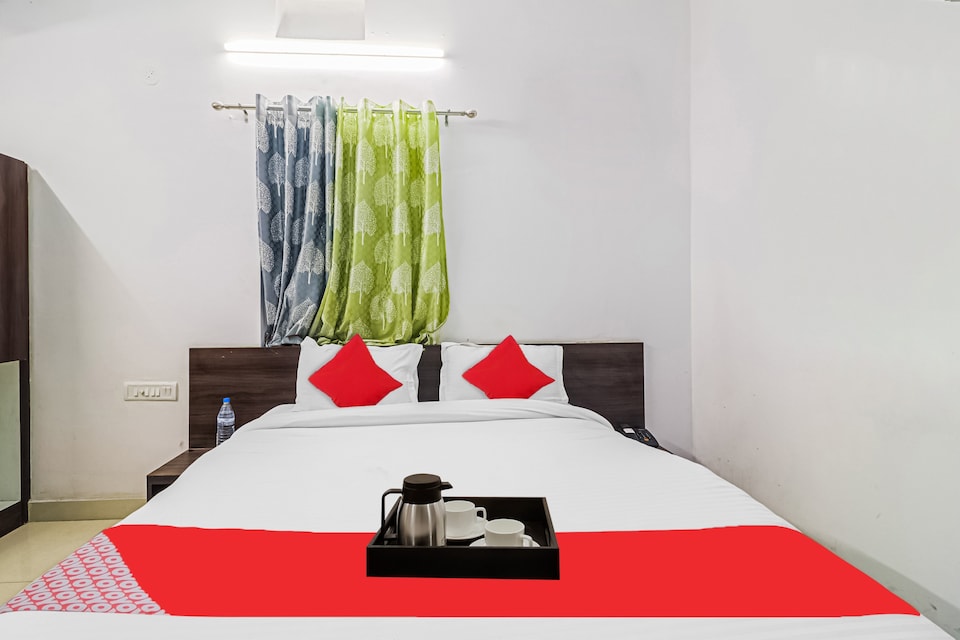 OYO Royal Plaza, Lalpur, Ranchi