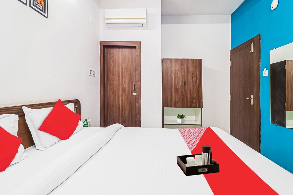 OYO Royal Plaza, Lalpur, Ranchi