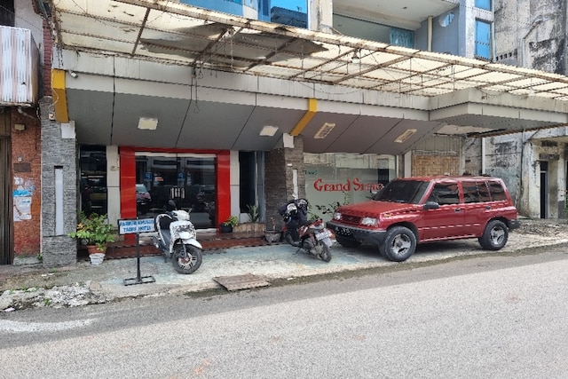 OYO 90952 Hotel Grand Sirao