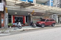 OYO 90952 Hotel Grand Sirao