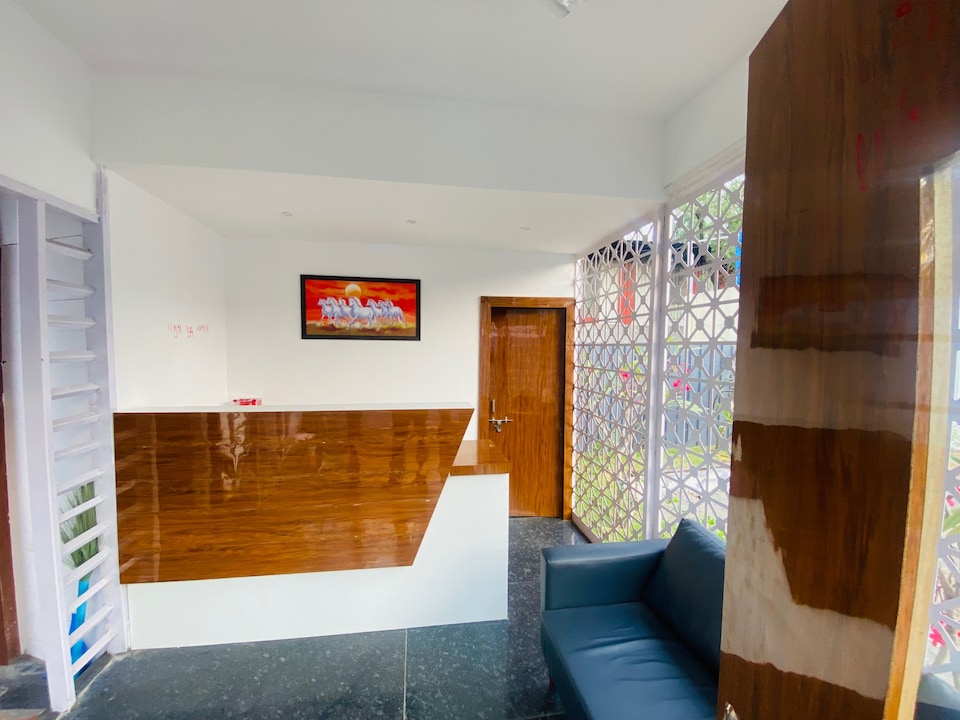 Collection O Gangotri  Lodge, Hadapsar Pune, Pune