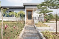 Collection O Gangotri  Lodge