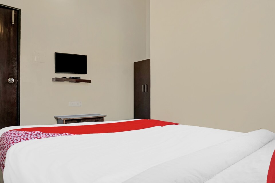 OYO Hotel M D Lodging, Katraj Khed Shivapur Pune, Pune