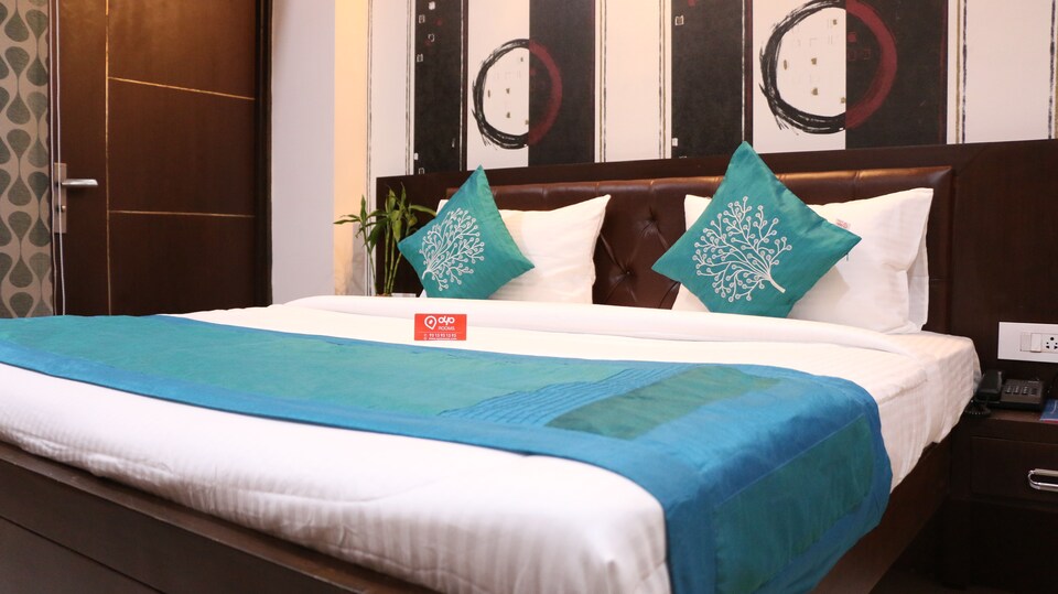 OYO 1417 Hotel Flora Inn, Udyog Vihar, Gurgaon