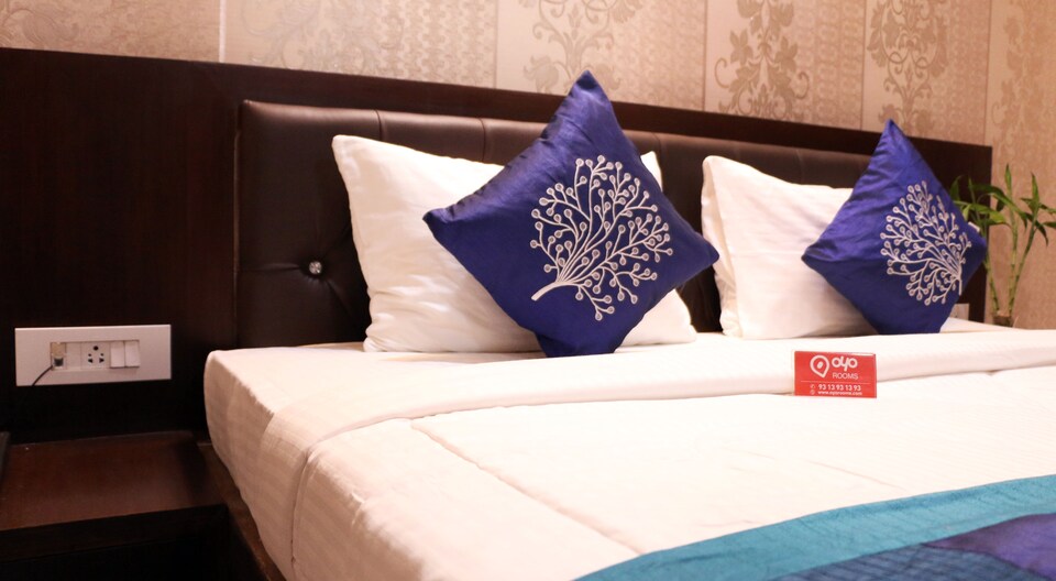 OYO 1417 Hotel Flora Inn, Udyog Vihar, Gurgaon
