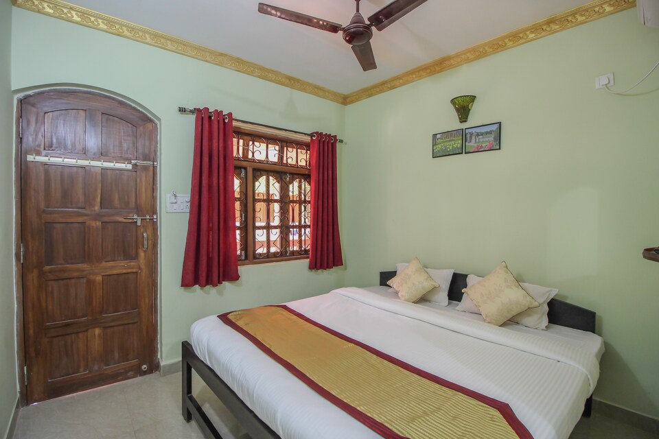OYO 10728 Home Near Calangute Beach, Calangute Goa, Goa