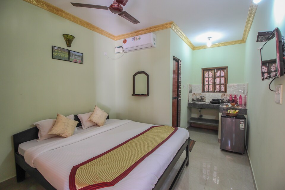 OYO 10728 Home Near Calangute Beach, Calangute Goa, Goa