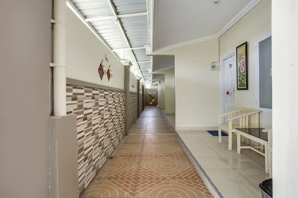 OYO 90968 Graha Family Guest House, South Palu, Palu