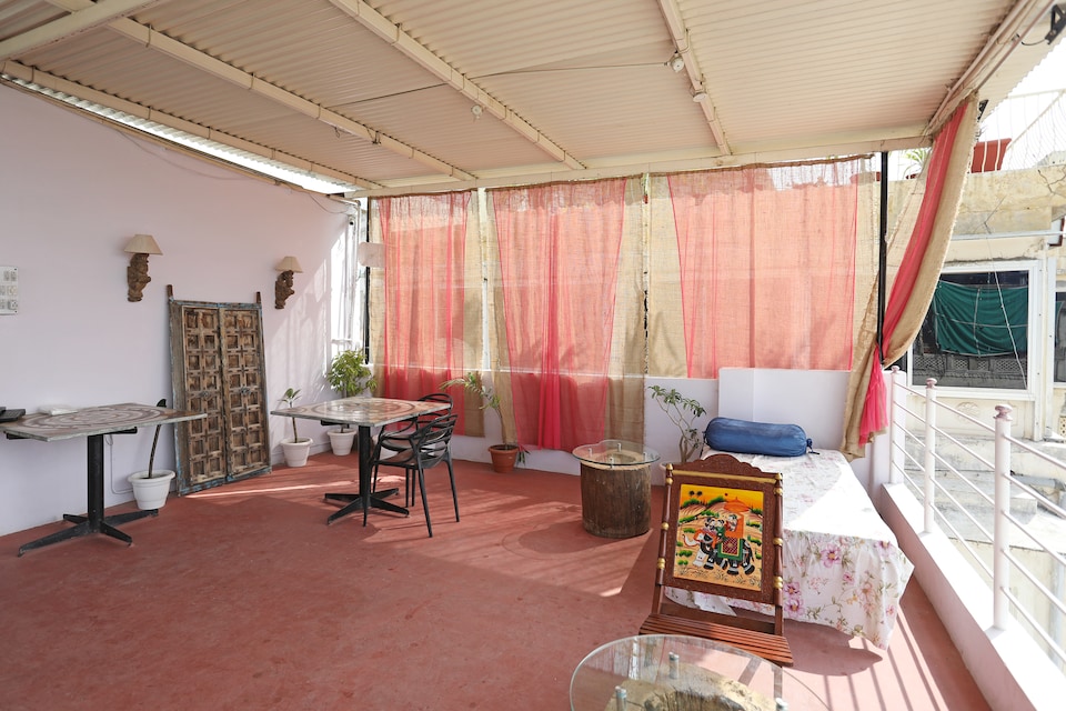 OYO Home 10102 Heritage, Gulab Bagh, Udaipur