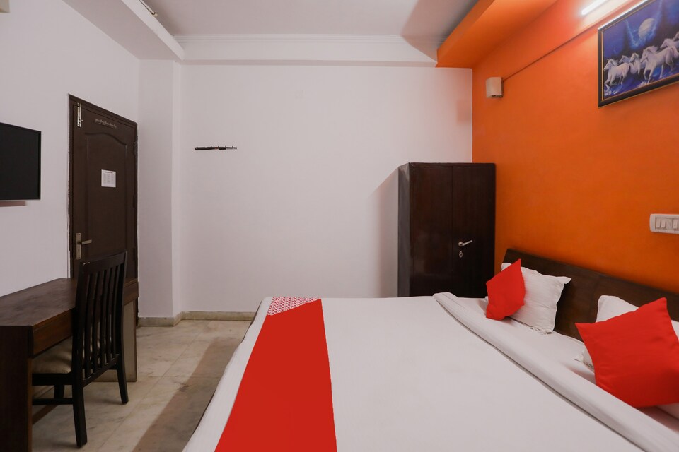 OYO Flagship 87222 Hotel Moonlight , Cyber City, Gurgaon