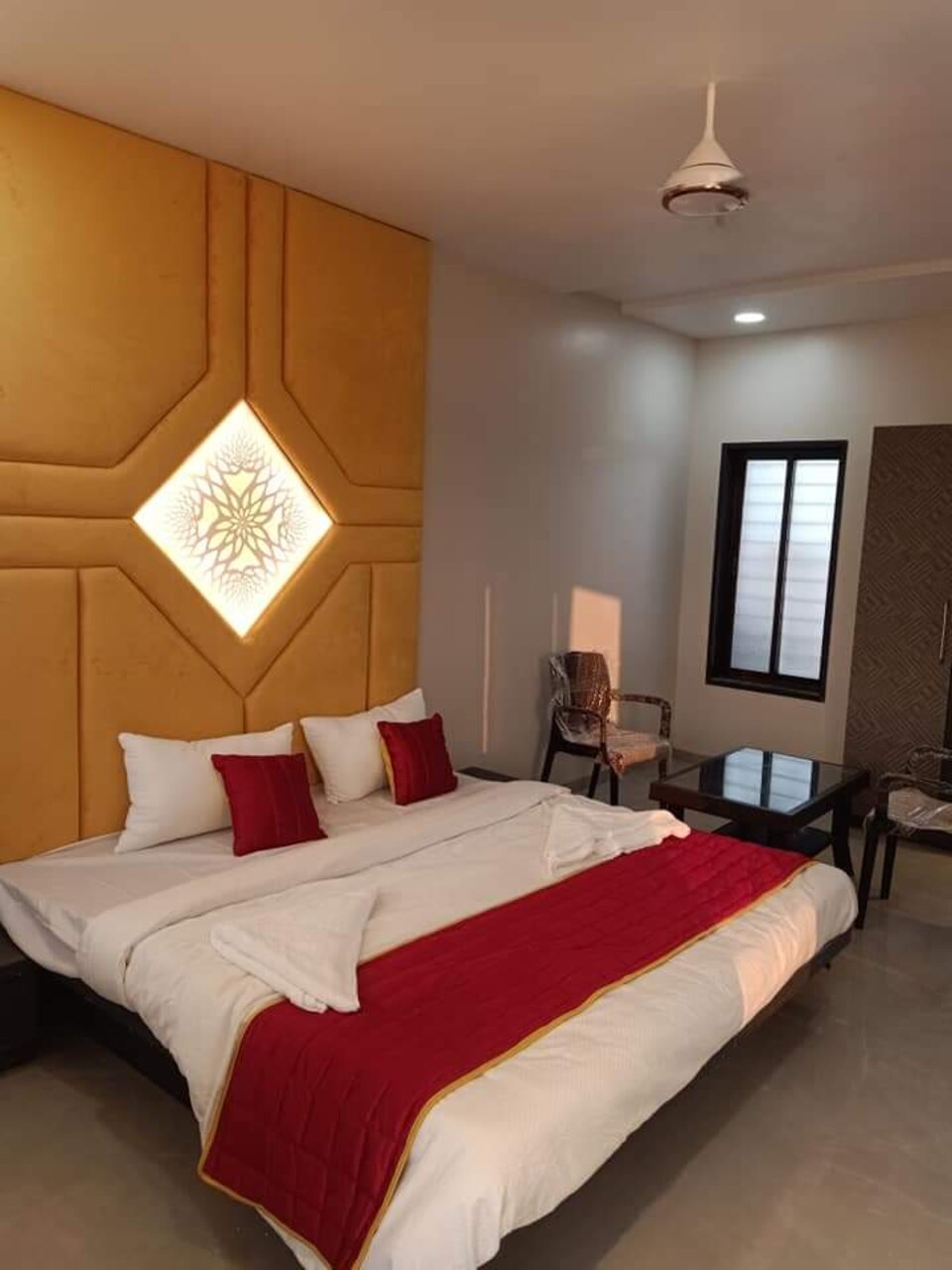 Capital O 87231 Hotel Nisarg Family Restaurant, Bar And Lodgng, Nanded, Nanded