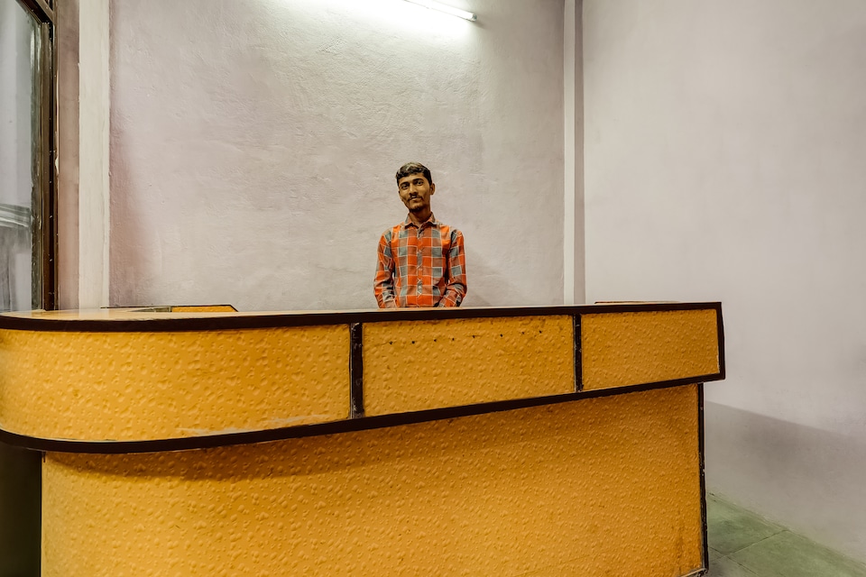 SPOT ON 87233 Sharma Lodge, Ratlam, Ratlam