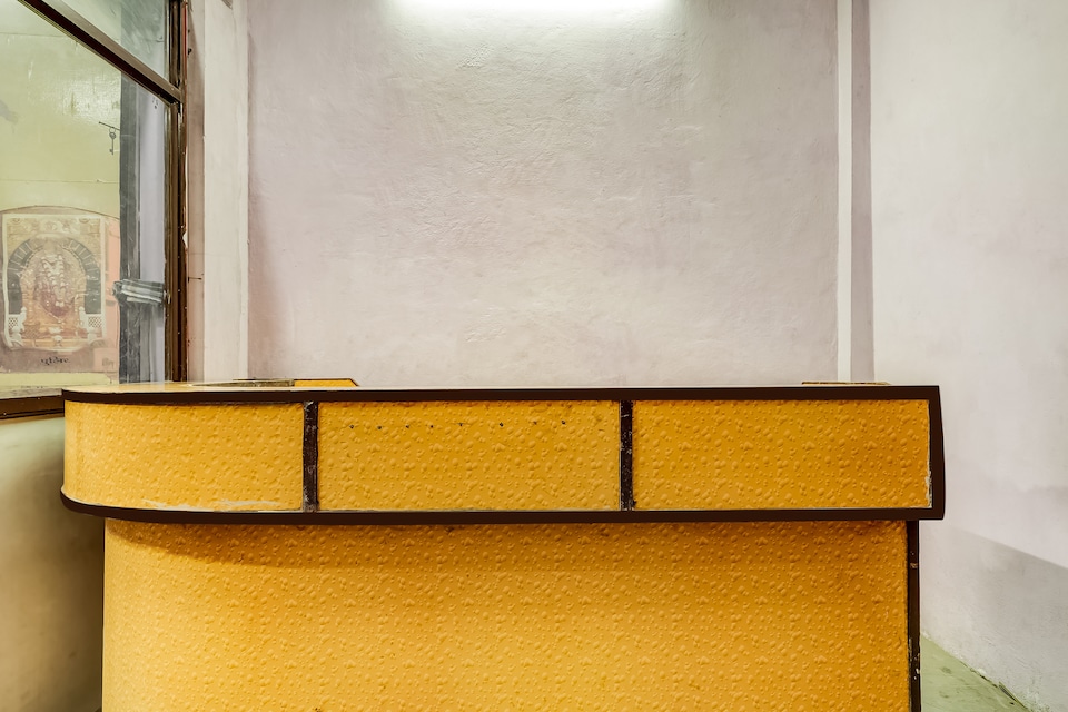 SPOT ON 87233 Sharma Lodge, Ratlam, Ratlam