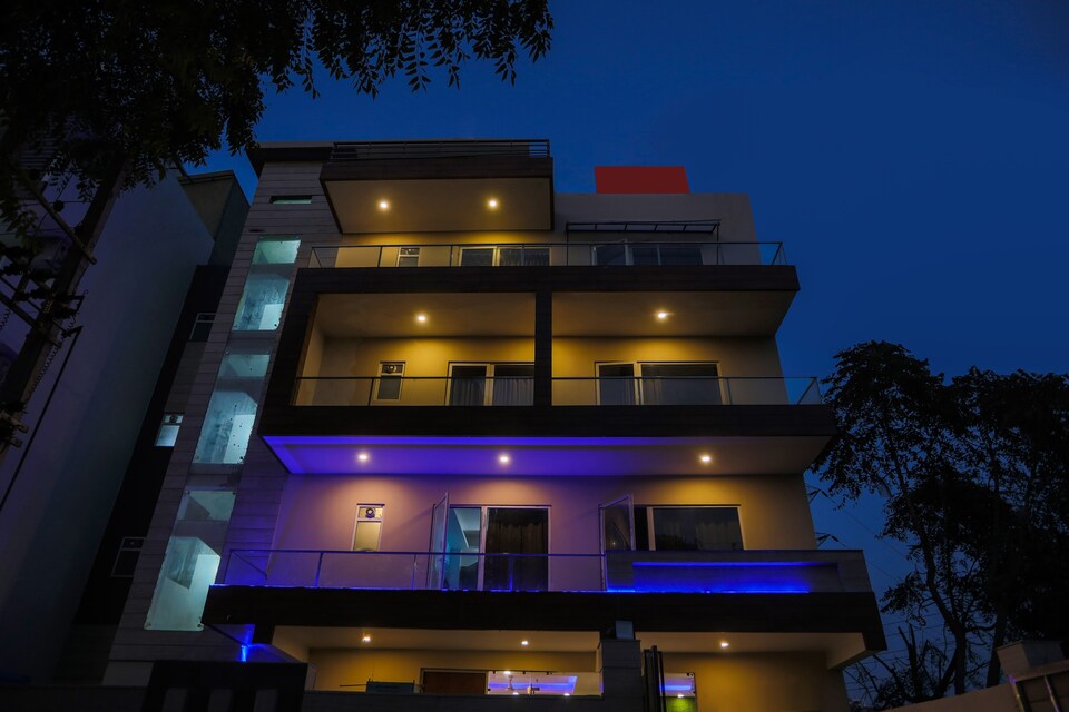OYO Townhouse 891 Moonlight Inn Near Omaxe Celebration Mall, Medanta, Gurgaon