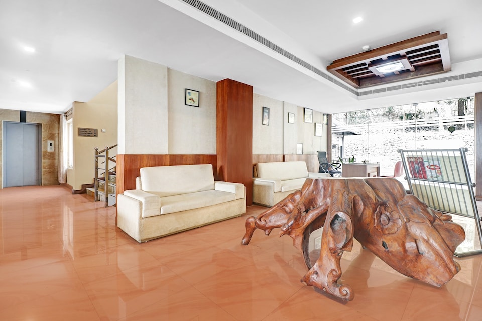 Townhouse OAK Neelambari Suite, Adimali Munnar, Munnar