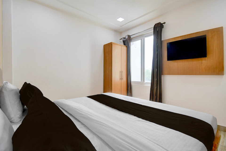 Super Townhouse Ekana Cricket Stadium Formerly Sunrise Regal, Gomti Nagar Extension Lucknow, Lucknow