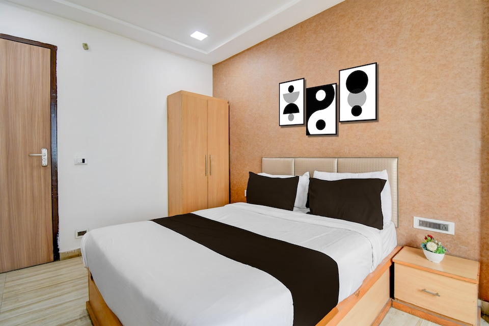 Super Townhouse Ekana Cricket Stadium Formerly Sunrise Regal, Gomti Nagar Extension Lucknow, Lucknow