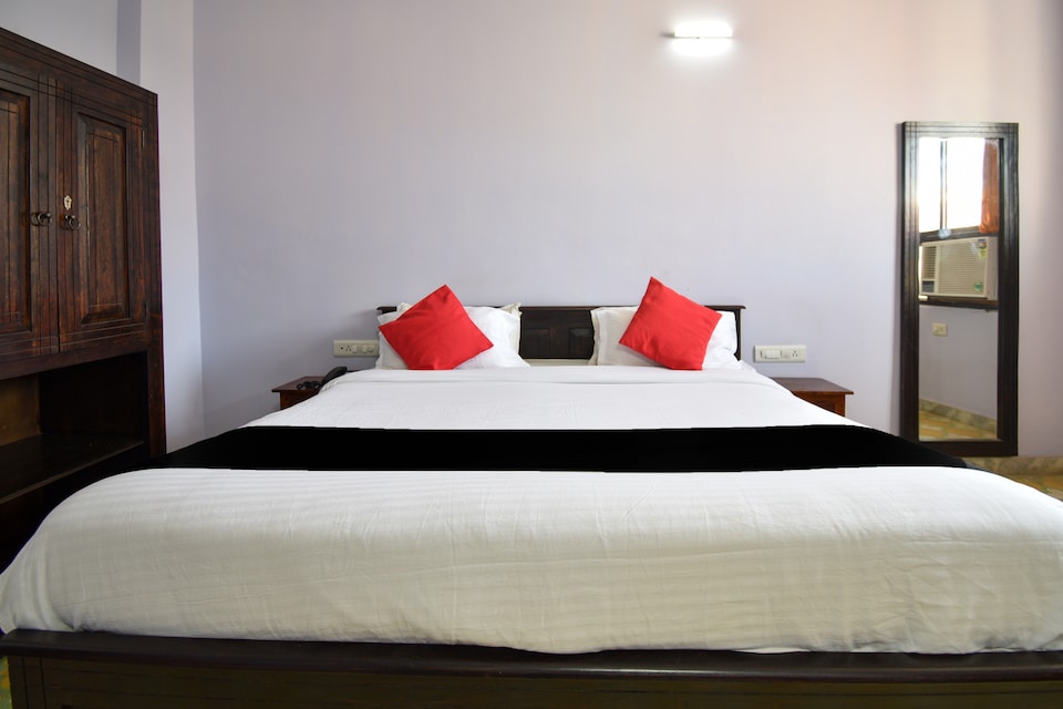 Capital O 6669 Hotel Jaipur Queen, C Scheme Jaipur, Jaipur