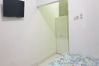 OYO 90990 Surya Residence