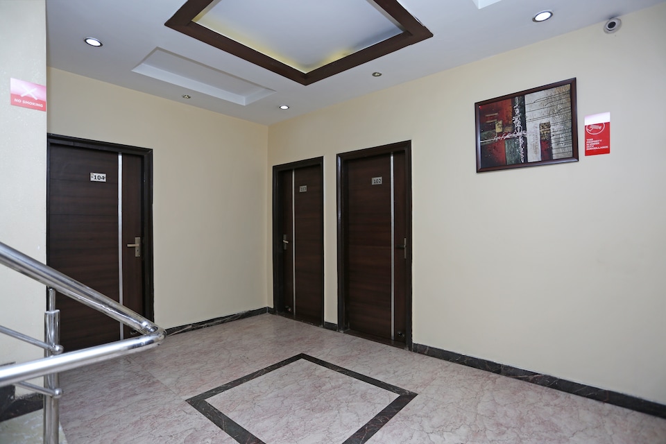 OYO 10588 Hotel Golden Square, City Centre, Gwalior