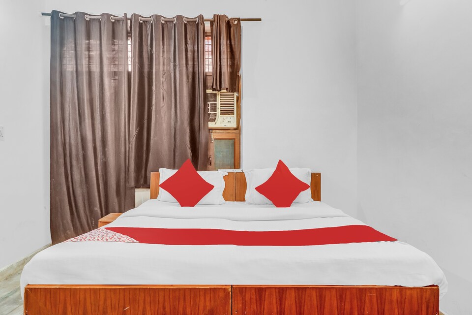 Flagship Hotel Blue Moon Near Sarita Vihar Metro Station, Kalkaji Delhi, Delhi