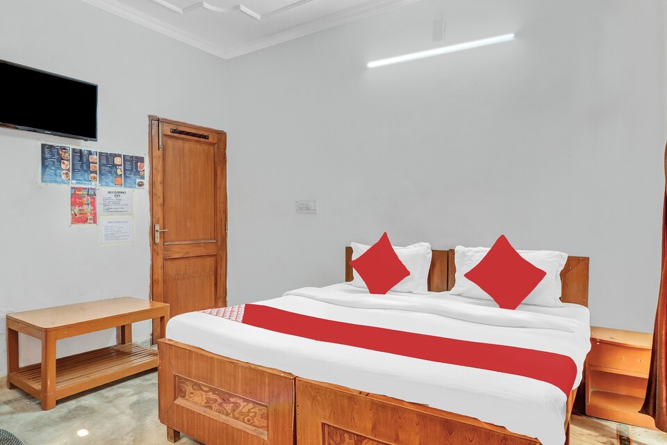 Flagship Hotel Blue Moon Near Sarita Vihar Metro Station, Kalkaji Delhi, Delhi