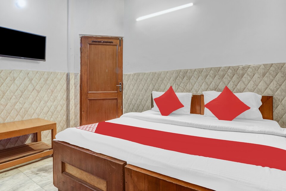 Flagship Hotel Blue Moon Near Sarita Vihar Metro Station, Kalkaji Delhi, Delhi