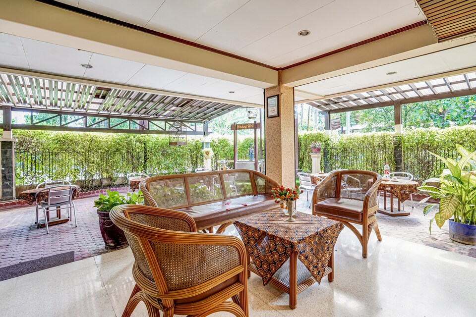 OYO 91015 Pondok Asri Family Guest House Syariah , Gubeng, Surabaya