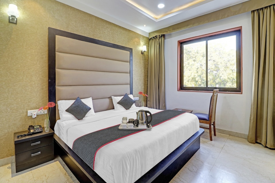 OYO Townhouse 949 Green B, Fatehabad Road, Agra