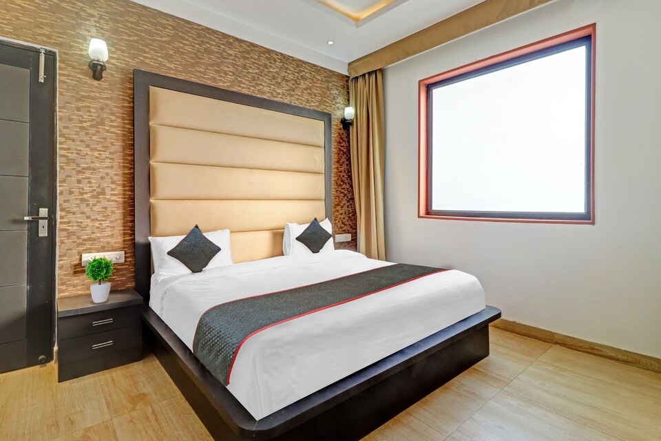 OYO Townhouse 949 Green B, Fatehabad Road, Agra