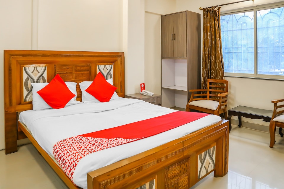 OYO 10678 Hotel Nandanvan, Swargate Pune, Pune