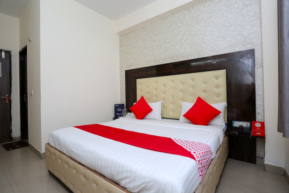 OYO Flagship Hotel Aamantran Inn, Airport Delhi, Delhi Transit